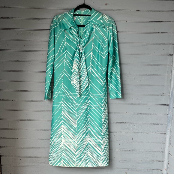 Vintage Dresses & Skirts - 70’s Green Chevron Tie-Neck Dress